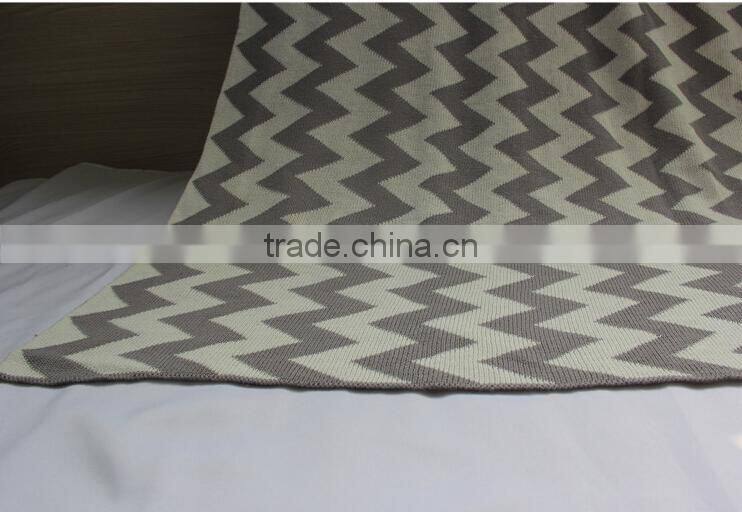 King size 100% organic cotton zigzag knitted blanket