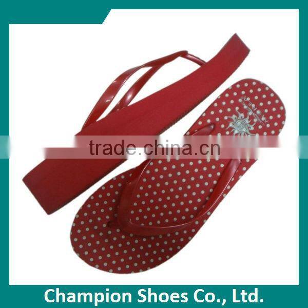 Wedge Heel Injection Woman Sandal with Flower Decoration