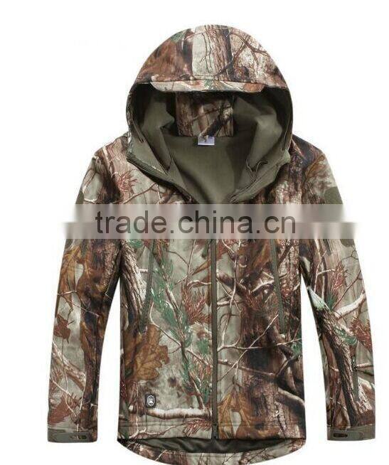 Waterproof outdoor soft shell mens fashion camouflage jacket