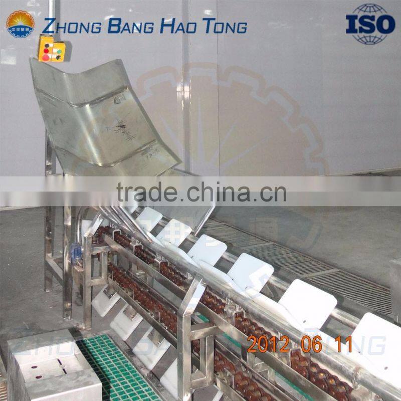 Flexible conveying chain for pig pre-peeling for pig slaughterhouse plant
