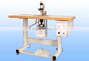 Ultrasonic welding machine for elastic yarn fix of mask