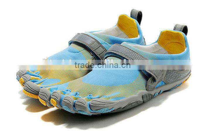 2015 Latest best price of four or five pairs mountain hiking finger shoes
