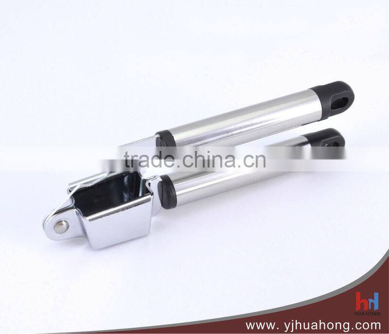 Stainless Steel Garlic Press With Plastic Handle (HGP-01)