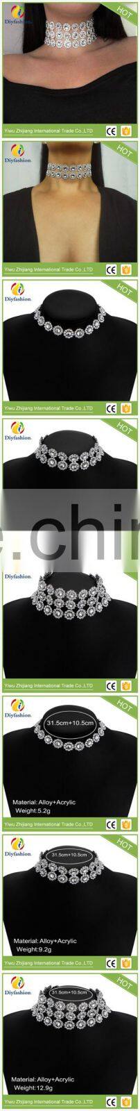 Fashionable short necklace multilayer concave diamond crystal necklace can be paired with anything