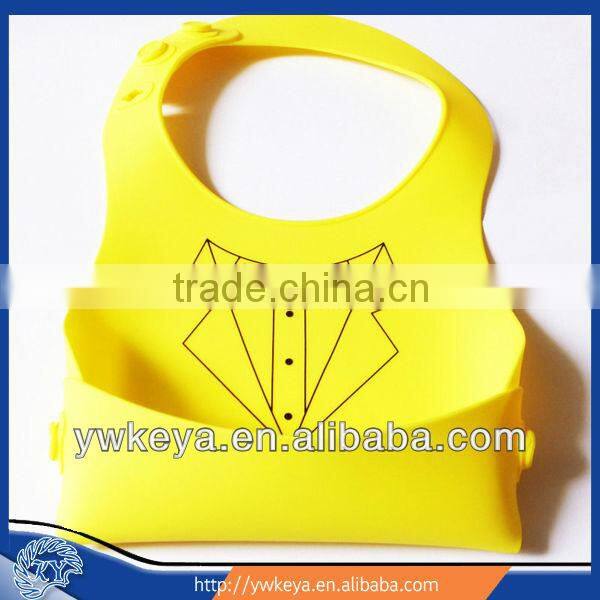 Selling new style cute silicone baby bibs with different logo printed