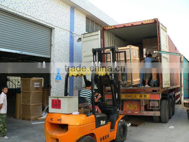 Rotatable cake showcase refrigerator