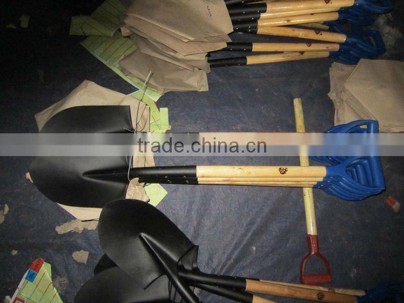 S518 shovel with stamped logo wood handle