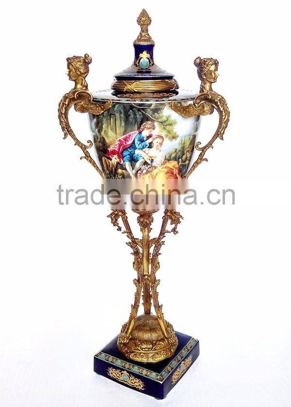 European Style Porcelain compote With Couple Pattern, Character Design Decorative Ceramic Fruit Bowl With Bronze Base