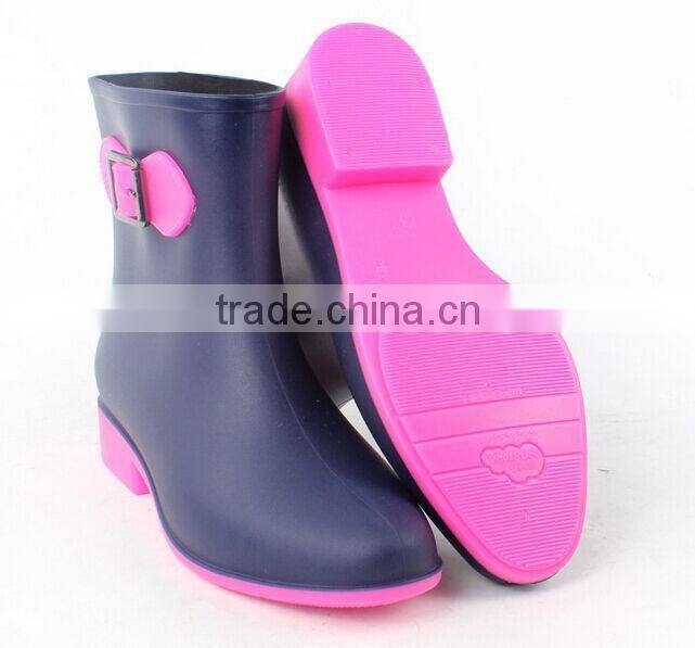 Black wellies rain boots