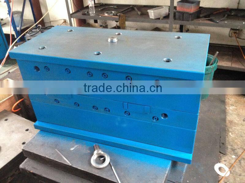 Pipe fitting Union Over Cross mold