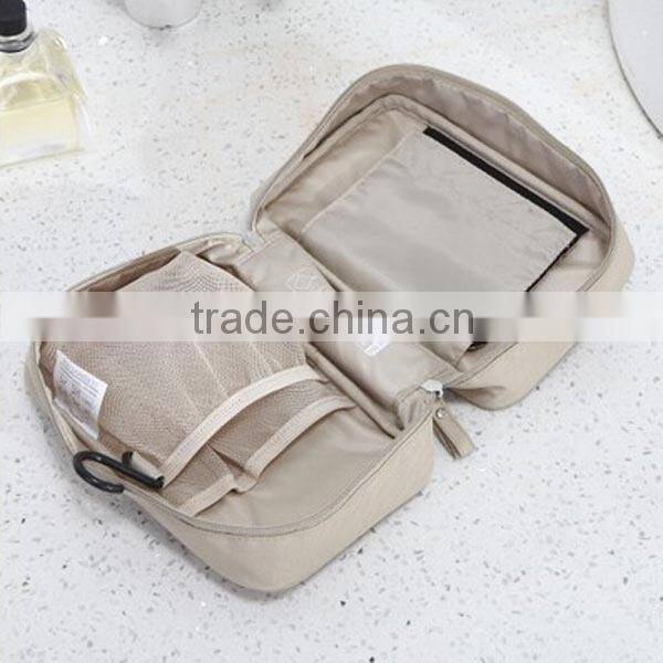 Factory price of China waterproof fabric zipper travel bag cosmetic organizer bag