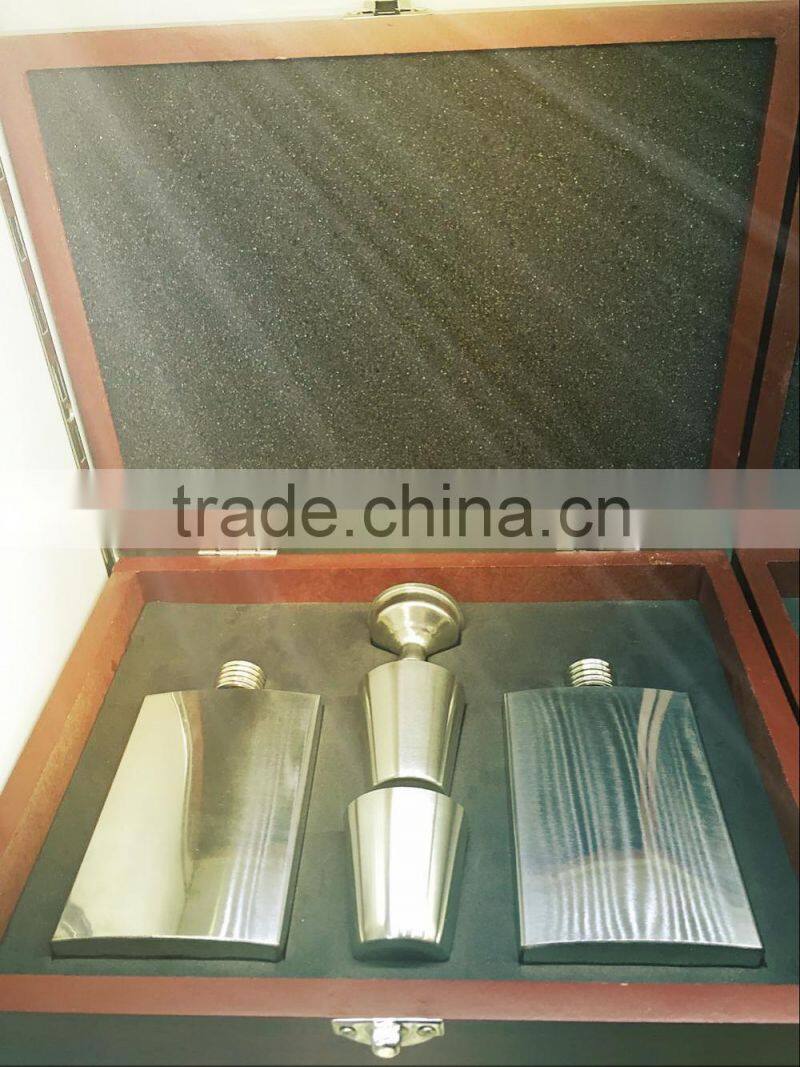 8oz and 9oz stainless steel hip flask with wooden chess and cups and funnel in the woodeb set