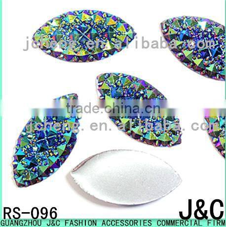 16*31Crushed effect horse eye resin stone