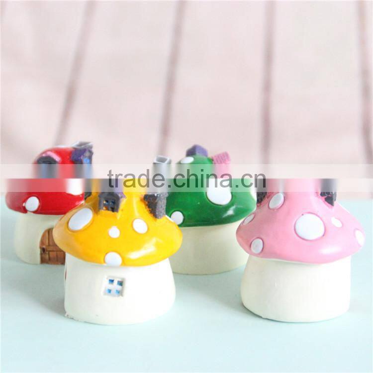 Mini CUTE fashional Resin decoration, ZAKKA mushroom small home furnishing articles Mini house resin home background props