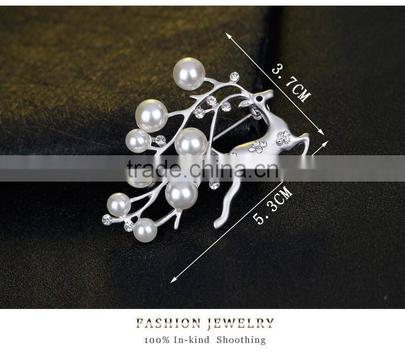 Christmas Pearl Crystal Pin Brooch Reindeer Stag Buck Deer Costume Jewelry Silver/Gold Tone
