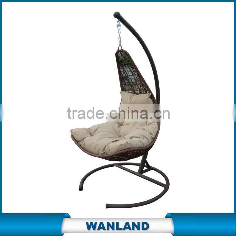 Outdoor hinging egg shaped chair