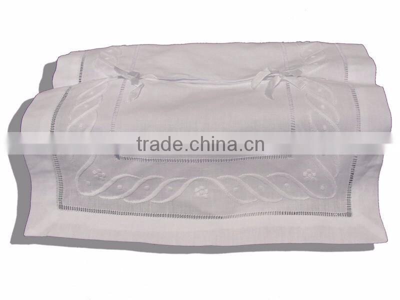 Hand embroidery tissue box cover