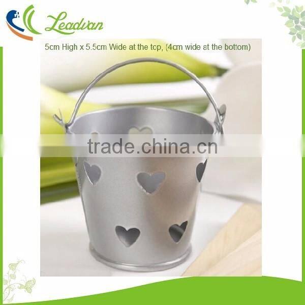 New design small candy buckets wedding pails party favor metal bucket with hollow hearts