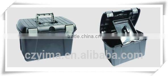 Horse stall plastic pitch fork with metal handle