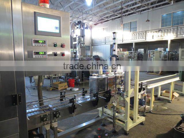 Hot sell screwing lids machine for 20L cans