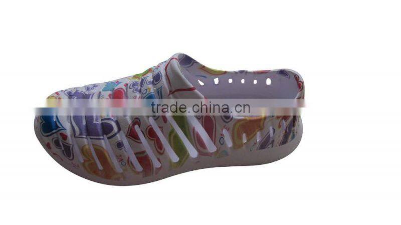 Latest femail Clogs shoes with air hole 2015