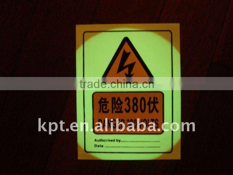 Green pigment for photo luminescent self-motion at night