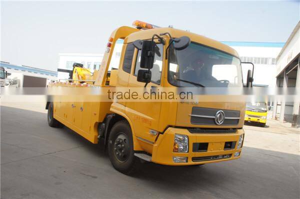 China new dongfeng 6 wheels euro4 wrecker truck