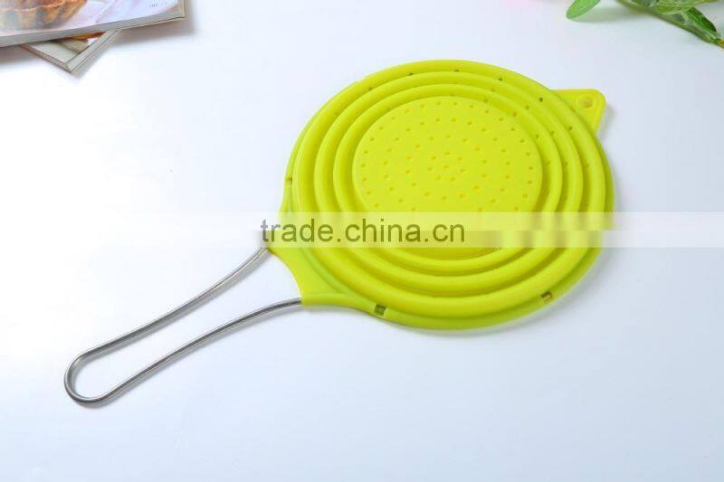 Green Silicone folding kitchenware colander with handle