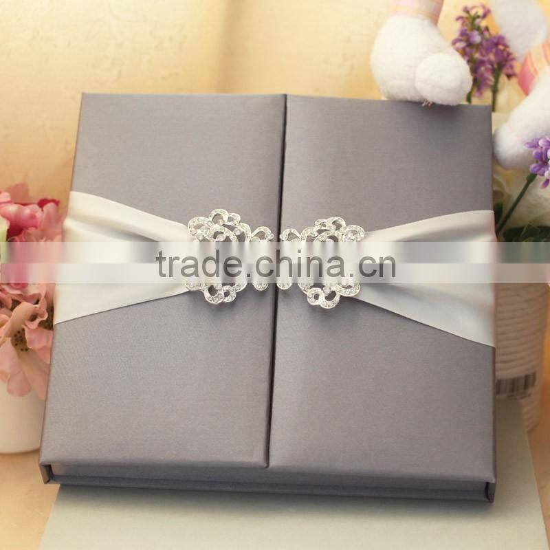 Wholesale Top Quality Handmade Silk Boxed Wedding Invitation Folio with Brooch