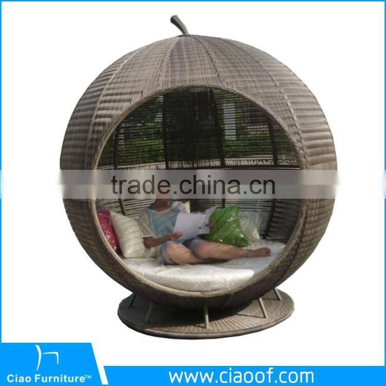 Luxury Hotel Leisure Apple Shape Synthetic Rattan Sunbed / Outdoor Sunbed