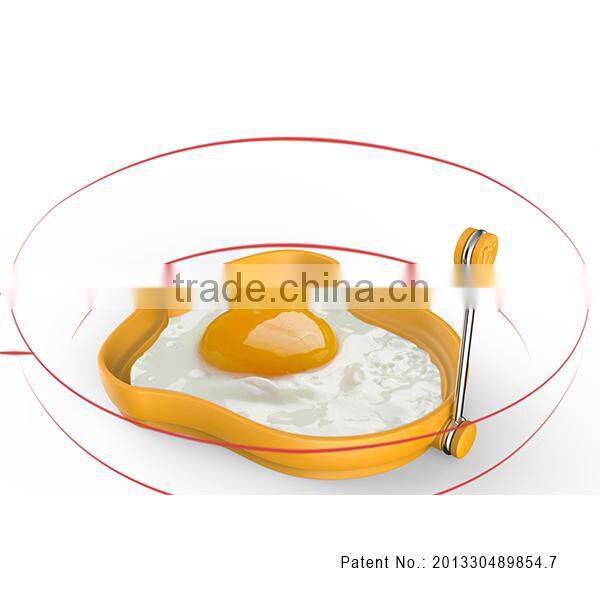 Silicone squirrel-and-pinecone fried egg ring