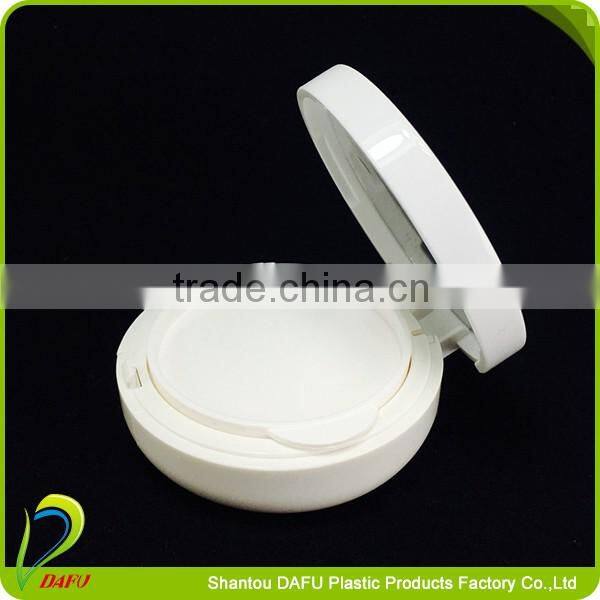 Nice-looking case with mirror finish white cosmetic powder packaging