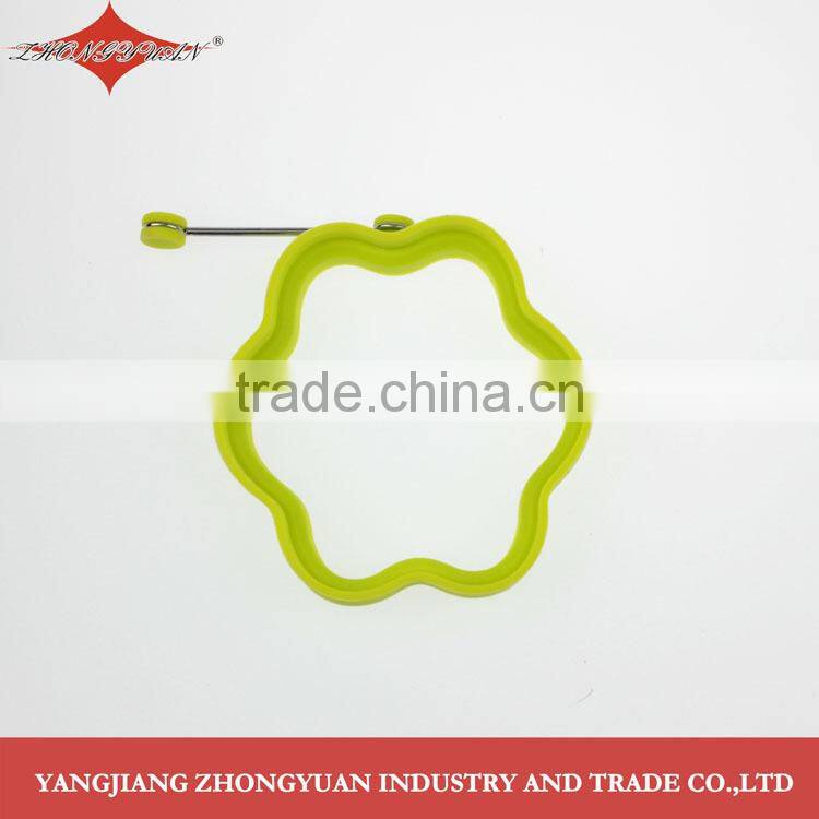 Silicone egg rings heart and flower shape with knock down handle