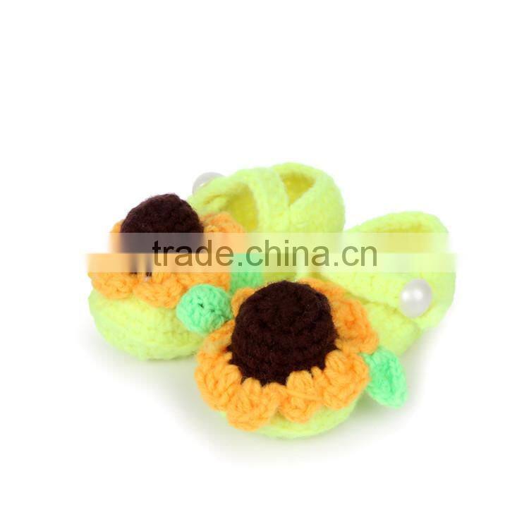 Beautiful Sunflower Free Crochet Shoes Pattern for Baby