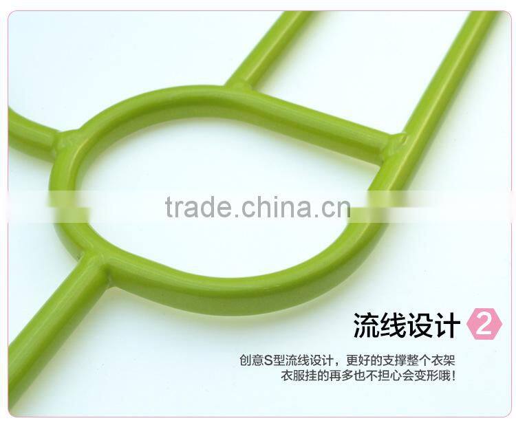 2017 low price popular fashion metal swim wooden clothes hangerer