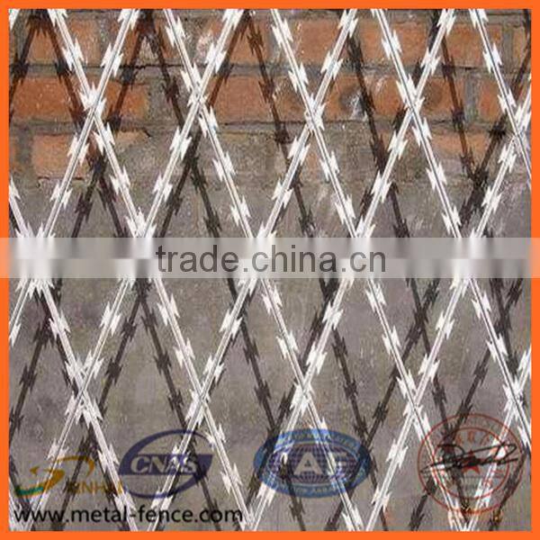 China manufacture galvanized wholesale razor barbed wire fence/razor wire