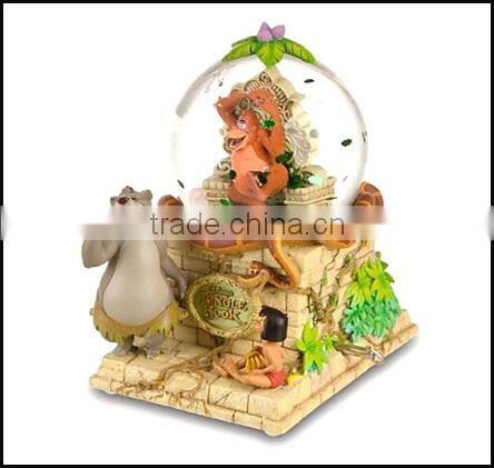 Latest animals plastic water globe gifts water globe
