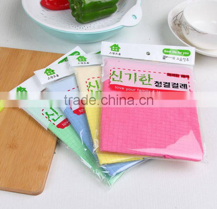 Super absorbent microfibre cleaning cloth