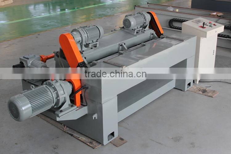 High efficiency veneer peeling and clipping machine