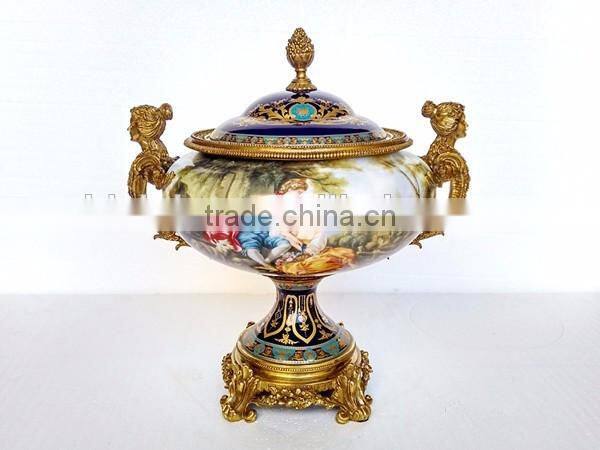 European Style Porcelain compote With Couple Pattern, Character Design Decorative Ceramic Fruit Bowl With Bronze Base