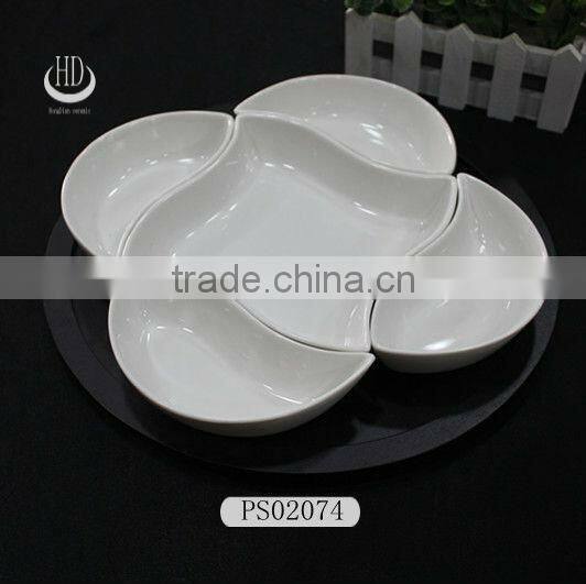 ceramic dessert plate with wood tray