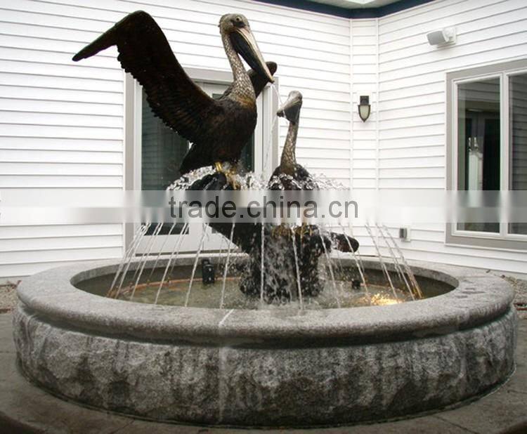 Large outdoor decoration bronze metal pelican water fountain