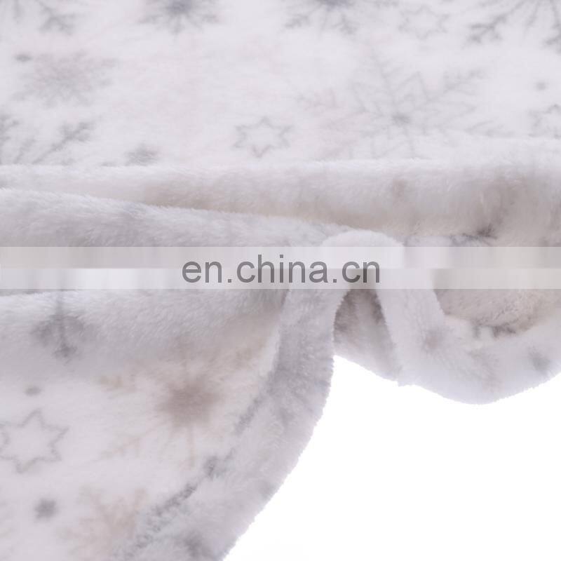 100%Polyester Super Soft Coral Fleece Snowflake Printed Plush Throw Blanket