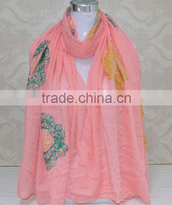 Wholesale Fall Winter Fashion Embroidery Design Flower Woman Cotton Shawl