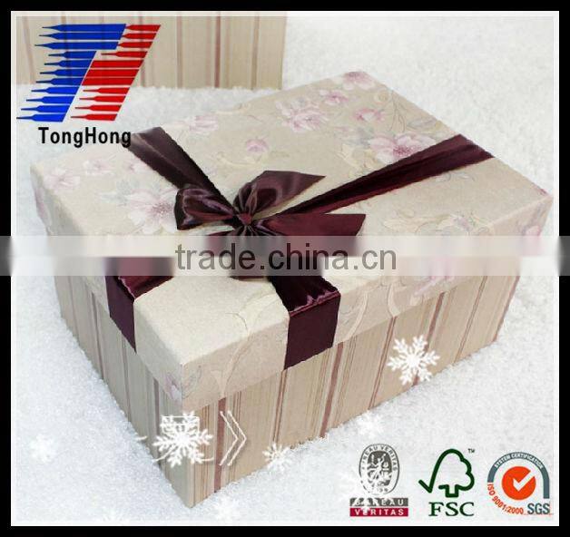 purple heart-shaped cardboard gift box