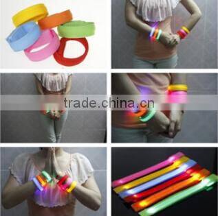 Yiwu Wholesale Low Price Profitional Gift Colorful Fashion Customized Nylon LED Flash Wristband