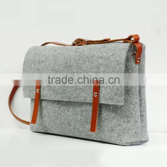 Medium size felt messenger bag with leather shoulder belt(TM-FT-019)