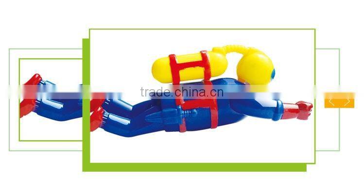 Hot selling cheap wind up swimming small plastic toy figures