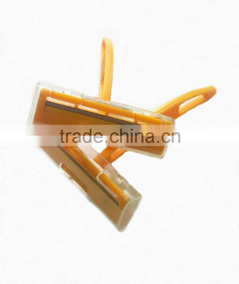 Single blade disposable razor