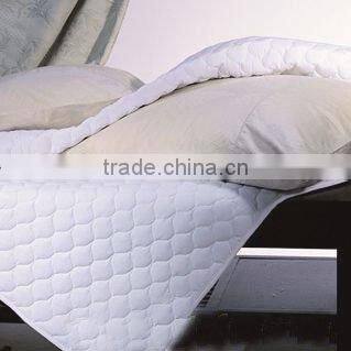 fashionable quilt and elegant bedspread